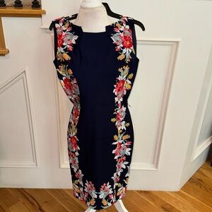This floral print dress is so flattering on.